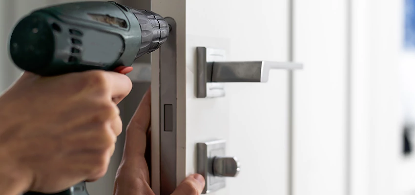 Locksmith For Lock Replacement Near Me in Tamarac, FL